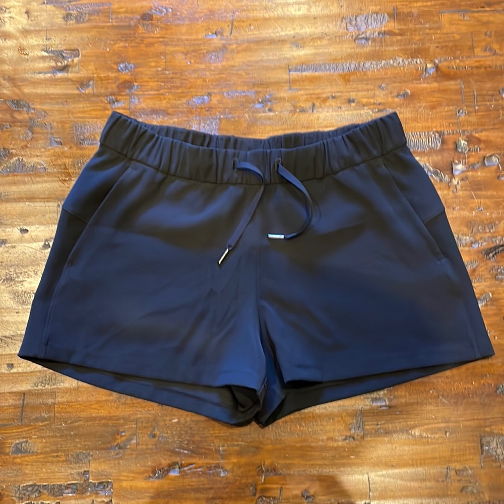 Lululemon size 10 black shorts
